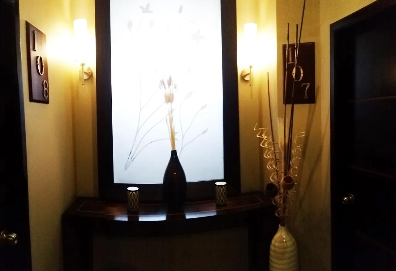 Atlantic Blue Hotel グアヤキル